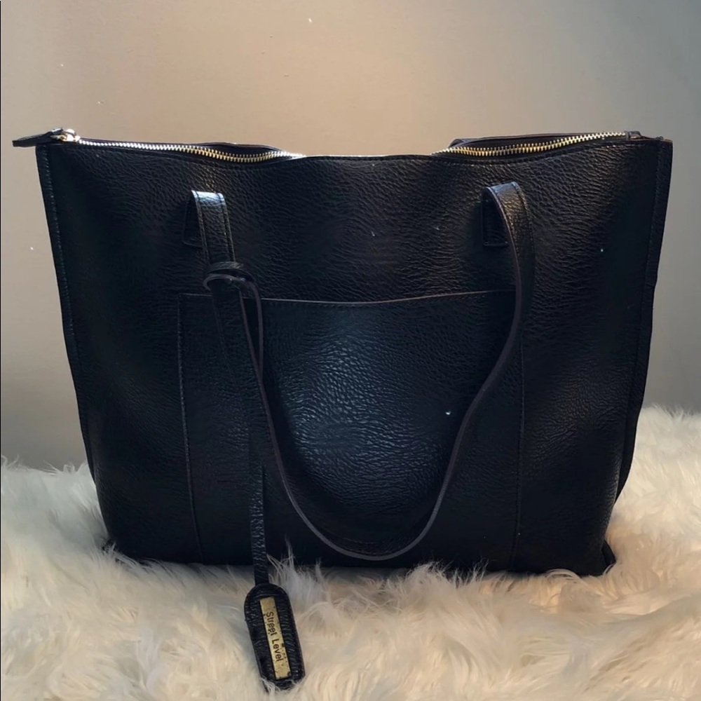 Street level tote